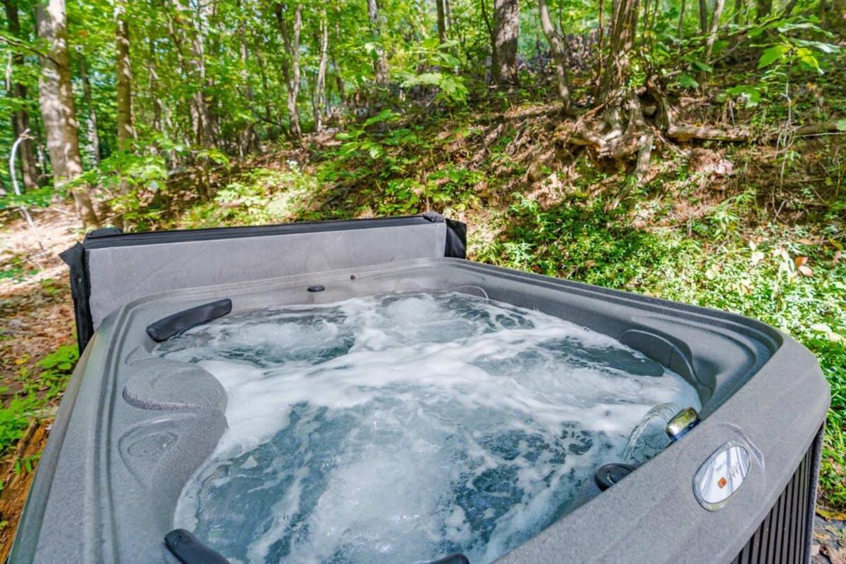 Modern Chalet Cabin W Hot Tub, Deck&Grill, & Wifi! Inwood Εξωτερικό φωτογραφία