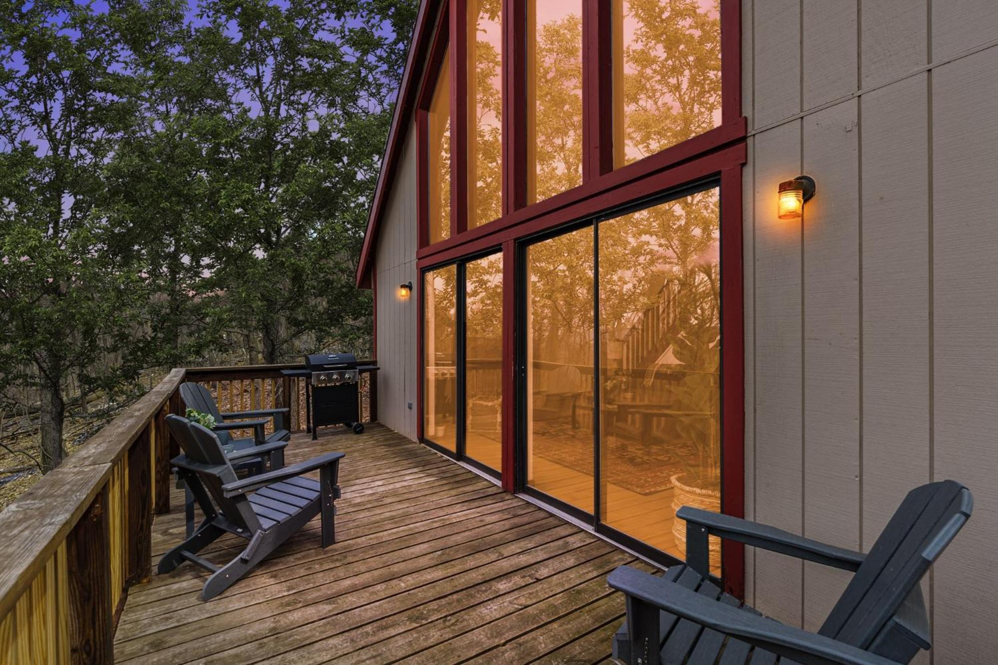 Modern Chalet Cabin W Hot Tub, Deck&Grill, & Wifi! Inwood Εξωτερικό φωτογραφία