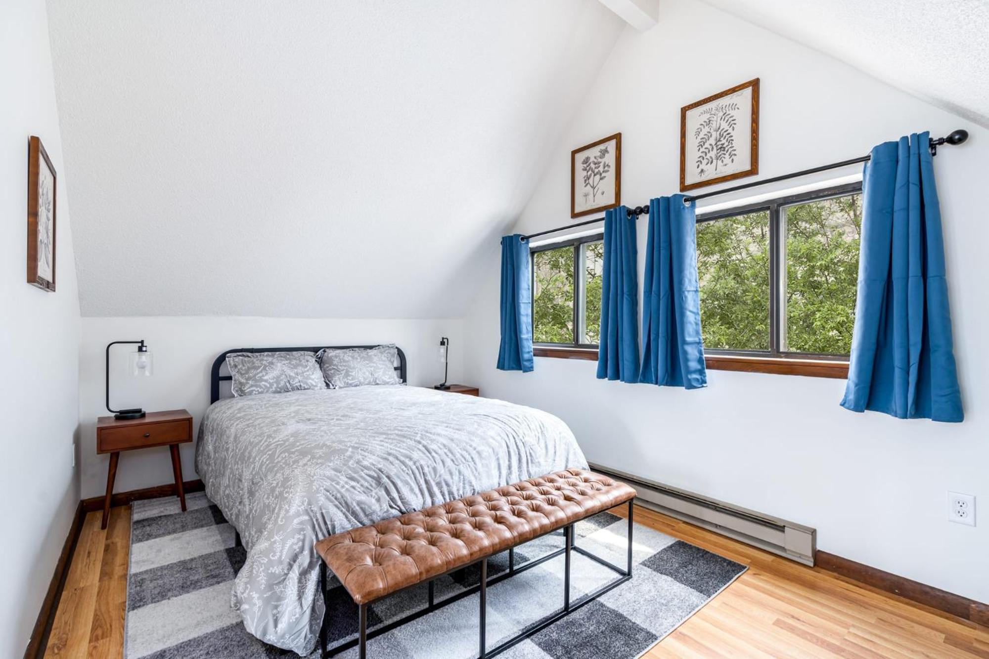 Modern Chalet Cabin W Hot Tub, Deck&Grill, & Wifi! Inwood Εξωτερικό φωτογραφία