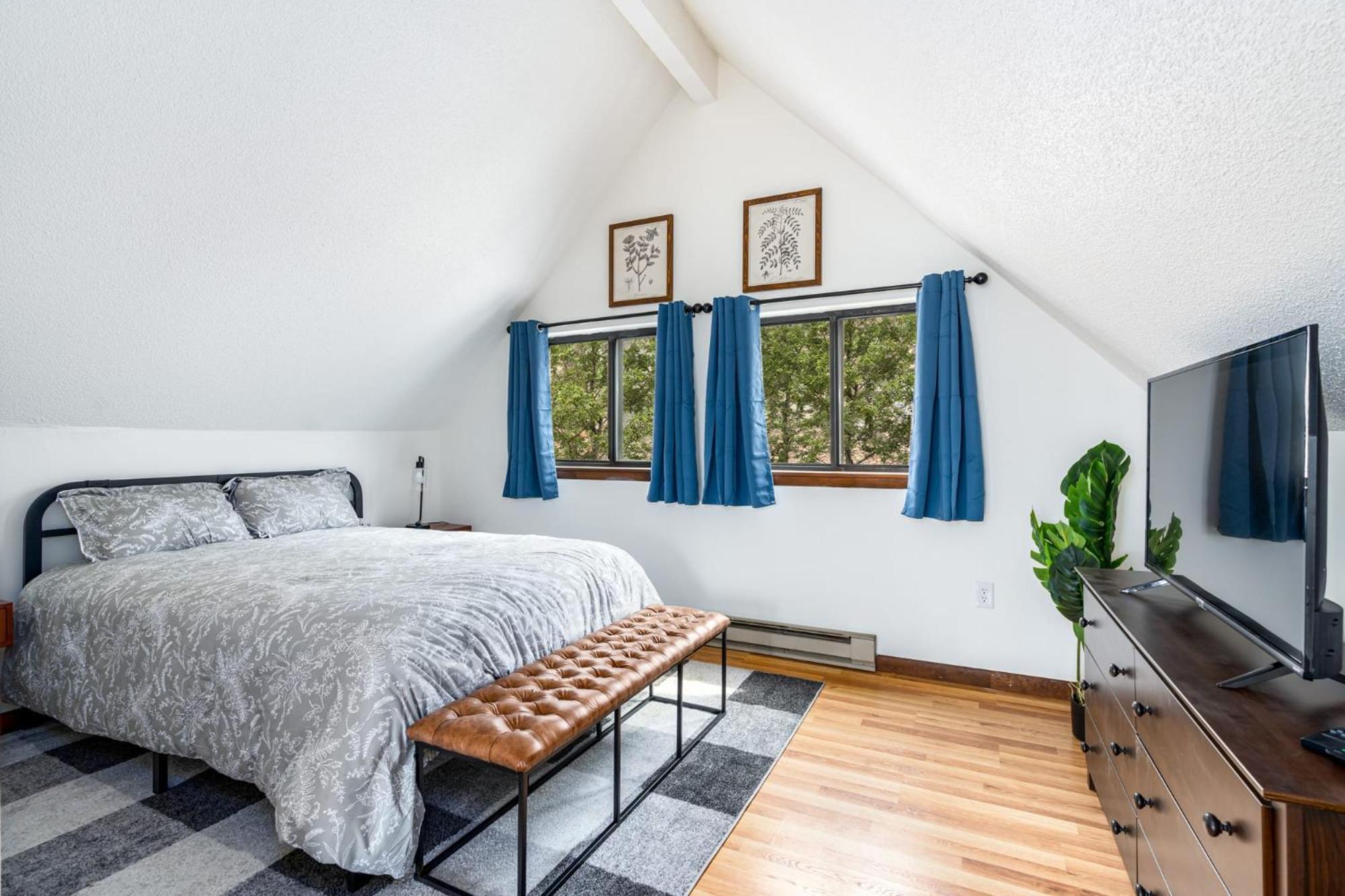 Modern Chalet Cabin W Hot Tub, Deck&Grill, & Wifi! Inwood Εξωτερικό φωτογραφία